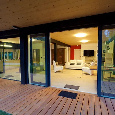 Ea Astei 컨트리하우스 *