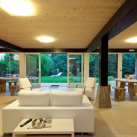 Ea Astei 컨트리하우스 *