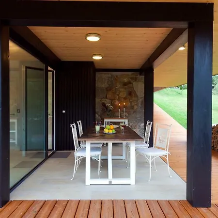 Ea Astei 컨트리하우스 *